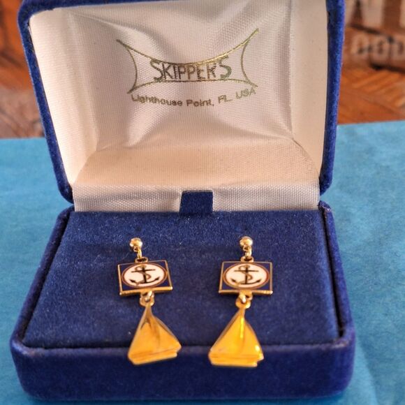 Vintage Nautical Drop Earrings Anchor Sailboat Enamel Gold Tone 1.5" Drop in Box - Picture 5 of 12